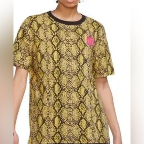 Lot of 2x NWT [Nike] AOP Boyfriend Short Sleeve Snakeprint T-Shirts Women’s XS - Picture 3 of 12